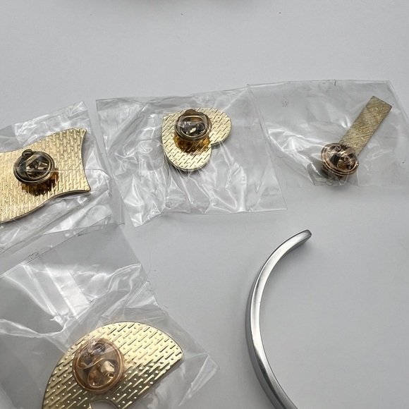 Stainless Steel cuff bracelet AND 4 rainbow 🌈 pins - Picture 4 of 6